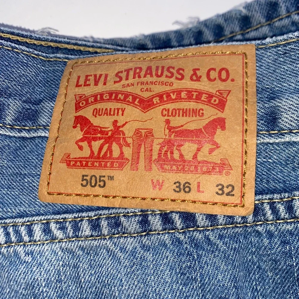 Levis 505 Regular Fit Straight Leg Jeans Mens 36x32 Medium Wash Blue Denim